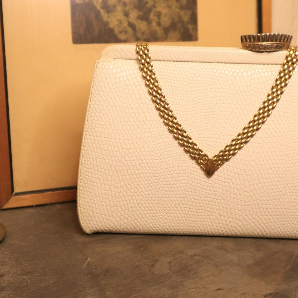 Smooth Gold V Shaped Chain